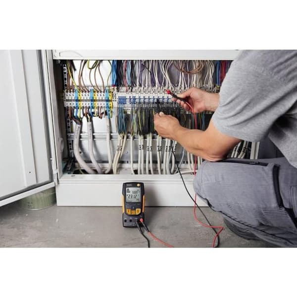 testo 760-2 digital multimeter Kalibrerad enligt: fabrik (utan certifikat) CAT III 1000 V, CAT IV 600 V Display (antal