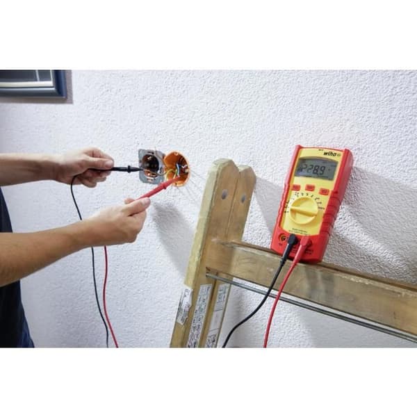 WIHA digital multimeter upp till 1000V AC Kat. IV + 2 AAA-batterier ingår - 45215