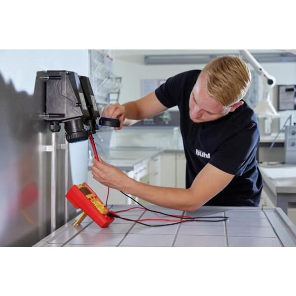WIHA digital multimeter upp till 1000V AC Kat. IV + 2 AAA-batterier ingår - 45215