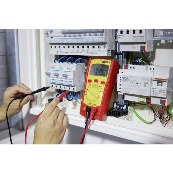 WIHA digital multimeter upp till 1000V AC Kat. IV + 2 AAA-batterier ingår - 45215