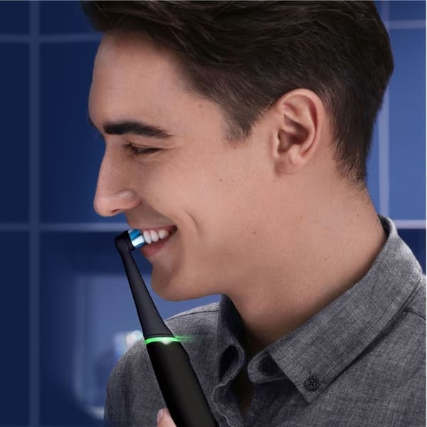 Oral B Elektrisk tannbørste iO6 Series M6 Black/Light Rose