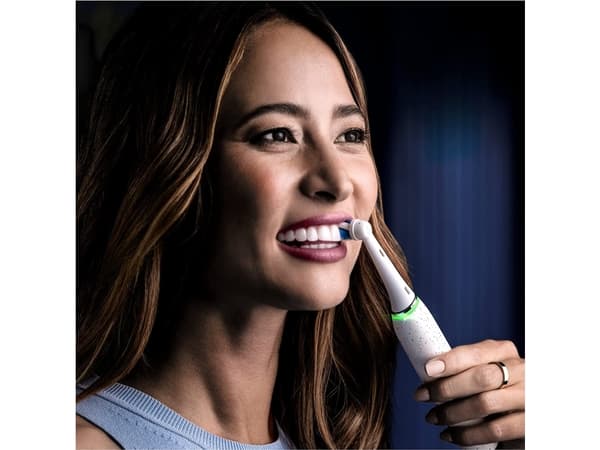 ORAL-B iO Series 10 Stardust White elektrisk tandbørste + iO Sense-oplader Hvid
