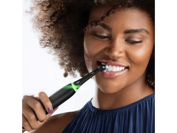 Oral-B IOSERIES5BL, Voksen, Vibrerende tannbørste, Daglig stell, Sensitiv / Myk, Super sensitive, Whitening, Sort, Sort, Rund