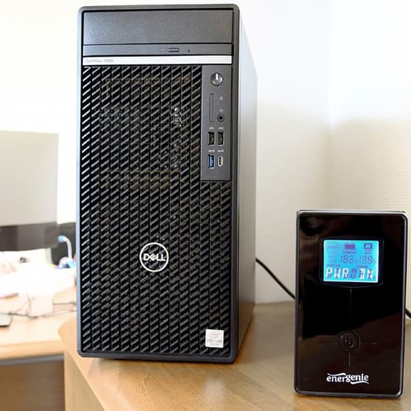 UPS-strømforsyning 850 VA med LED-display og USB