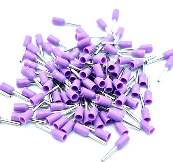100 kpl eristettyjä yksittäisiä kaapelikenkiä (päätteitä) violettina ja koossa 0,25 mm²