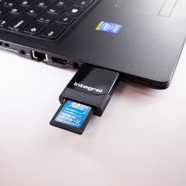 INTEGRAL EUROPE UHS-II SDHC/SDXC kortläsare kompatibel PC&amp;MAC