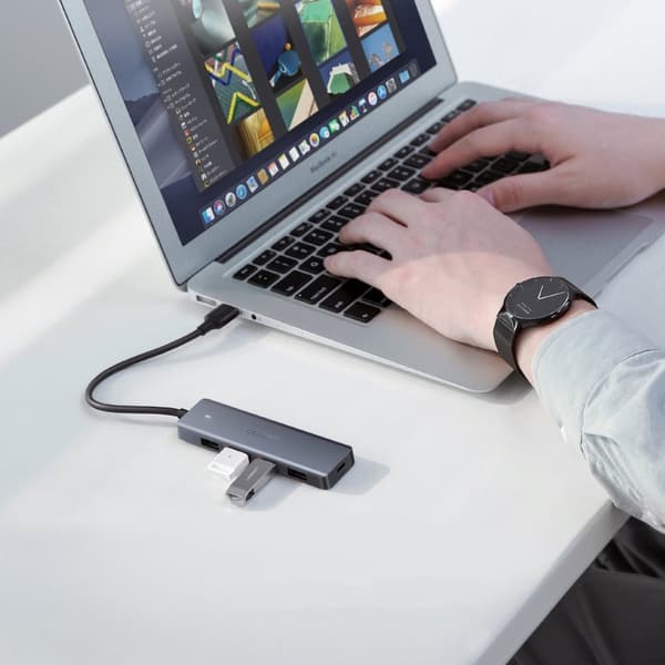 HUB USB-C splitter - 4x USB 3.2 med USB-C strömport, grå