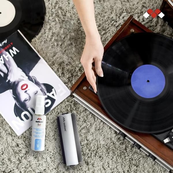Meliconi - Rengöringssats för vinyl - Dubbelsidig sammet och kolfiberborste + 45 ml rengöringslösning