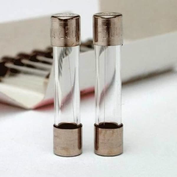 Glassäkringsset med 5 delar - 5mm x 20mm - Snabb 250V - 5A