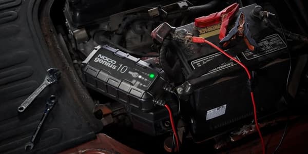 NOCO GENIUS10 EU 10A Akkulaturi 6V/12V akuille huoltoa ja rikinpoistoa varten