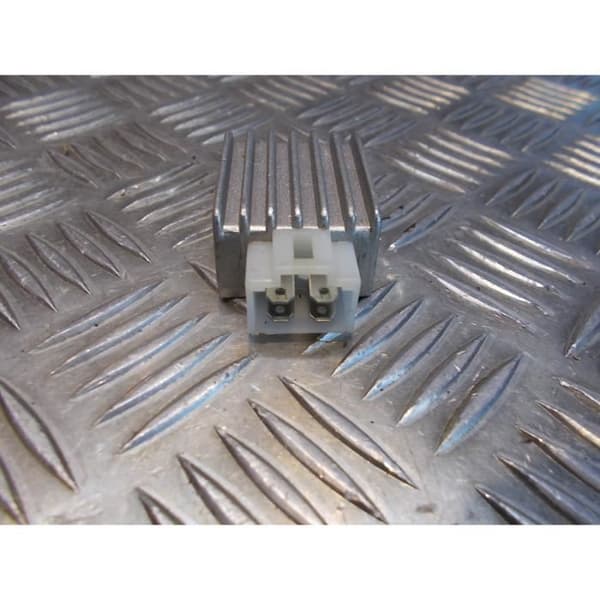 regulator 4-polig skoter kinesisk 50 125 kinesisk gy6 139qmb 1e40qmb 152qmi znen baotian cpi generisk longjia keeway eurocka jmstar- USED