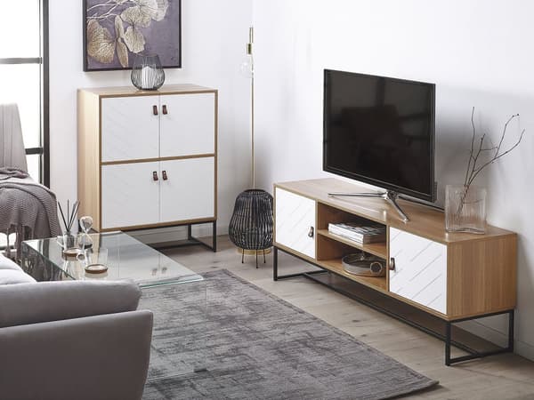TV bänk Ljus trä med Vita Metallben Rektangulär för upp till 75ʺ TV med Hyllor Dörrar Kabelorganisering Vardagsrumsmöbler