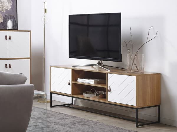 TV bänk Ljus trä med Vita Metallben Rektangulär för upp till 75ʺ TV med Hyllor Dörrar Kabelorganisering Vardagsrumsmöbler