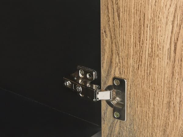 TV-taso musta/vaalea puu metallijalat säilytystila hyllyt kaapit moderni tyyli
