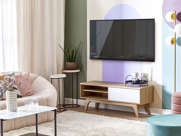 TV-benk lyst tre hvit 44x117x35 cm hylle utskjæring til kabelgjennomføring moderne
