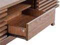 Miniatyrbillede 8 af 10: TV Bord Mørkt Træ 44 x 149 cm Skuffe Hylde Opbevaring Kabelgennemføring Fjernsynsbord med Skydedøre Design Rillet Front Stue Tvbænk Indretning