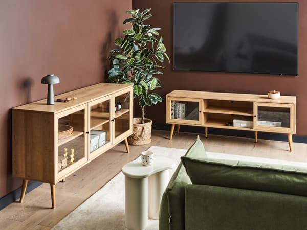 TV-bord i lyst træ Spånplade Fyrretræsben TV-skab Skænk med glasdøre Minimalistisk stil