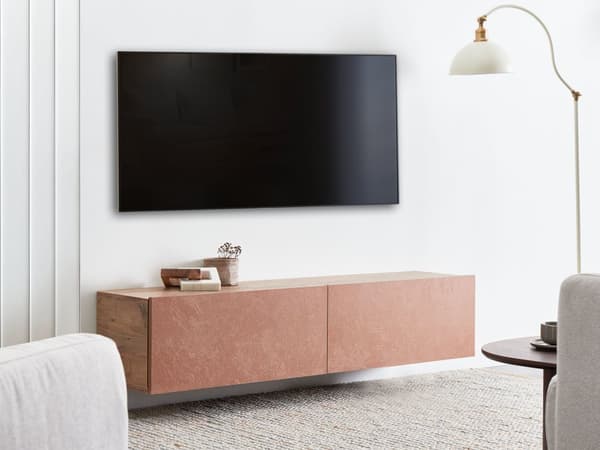 Vægmonteret TV-bord Rød og brun Op til 70ʺ tv Anbefalet 2 skabe Minimalistisk design Stue