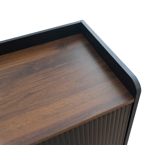 TV-bänk 160 cm i svart och trä, låg TV-möbel med 2 skjutdörrar & 2 lådor, med ribbad front – modern TV-bänk i trälook, 58 cm hög för vardagsrum