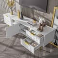 Miniatyrbild 3 av 11: TV-bänk med strukturerade dörrar och lådor – TV-möbel med öppna hyllor, gyllene handtag och ben, modern låg TV-bänk i elegant design