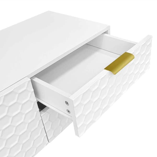 TV-bänk med strukturerade dörrar och lådor – TV-möbel med öppna hyllor, gyllene handtag och ben, modern låg TV-bänk i elegant design