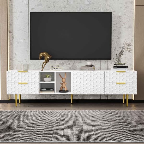 TV-bänk med strukturerade dörrar och lådor – TV-möbel med öppna hyllor, gyllene handtag och ben, modern låg TV-bänk i elegant design