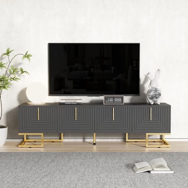 TV-skåp, låg bänk med strukturerad dörr, TV-möbel med lådor, gyllene handtag och gyllene ben.