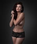 Miniatyrbilde 3 av 5: Underneath - Emma Blondehipster