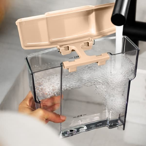 Cecotec 20-bar espresso coffee machine for espresso and cappuccino coffees with pressure gauge and steerable steam tube.