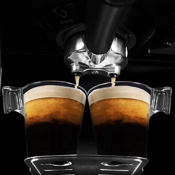 Cecotec Semiautomatic coffee machine with thermoblock, 20 bars, brews cappuccino just by pressing 1 button.