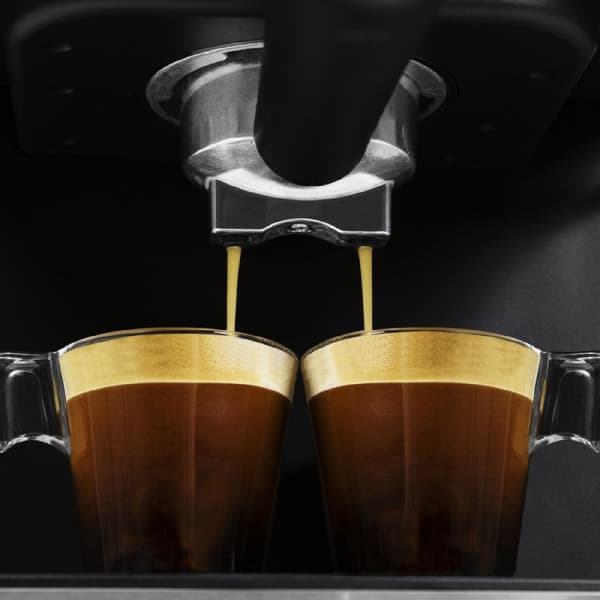 Cecotec Digital 20-bar espresso coffee machine with steerable steam tube.