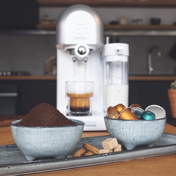 Cecotec Semi-automatic coffee machine, 20-bar pressure, thermoblock and suitable for ground coffee and coffee capsules.