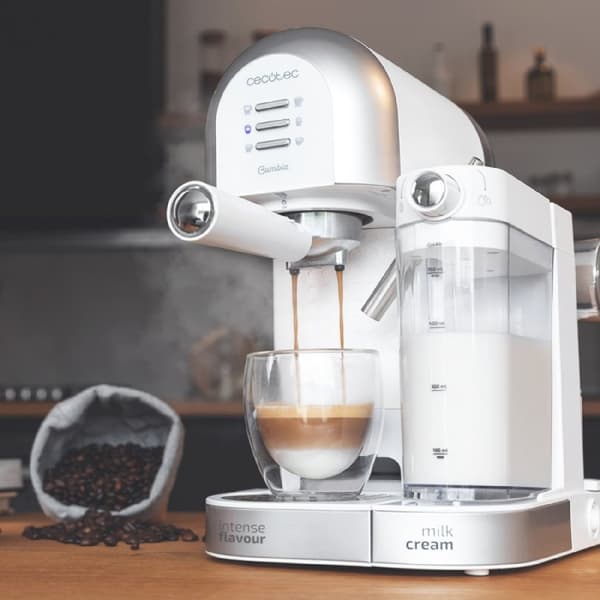 Cecotec Semi-automatic coffee machine, 20-bar pressure, thermoblock and suitable for ground coffee and coffee capsules.