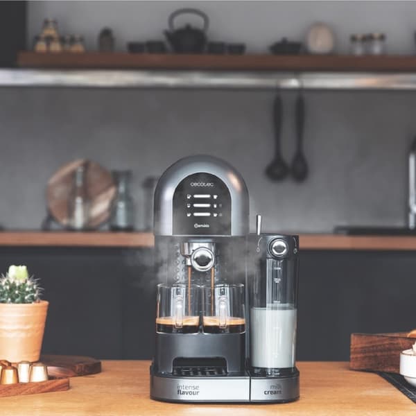 Cecotec Semi-automatic coffee machine, 20-bar pressure, thermoblock and suitable for ground coffee and coffee capsules.