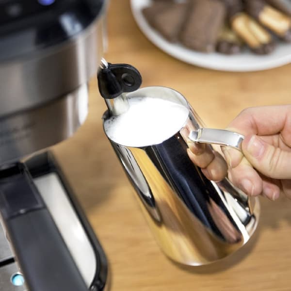 Cecotec 20-bar espresso coffee machine with thermoblock and steam tube.