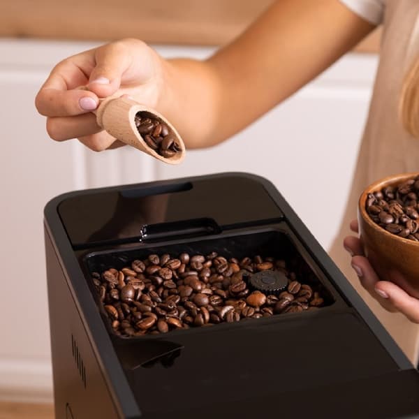 Cecotec Superautomatic coffee machine with touch display, ForceAroma technology, 19 bars and milk spout.