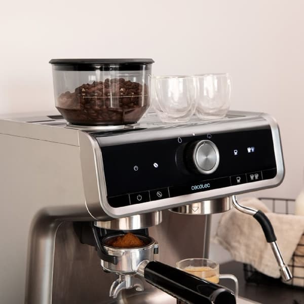 Cecotec 20-bar espresso coffee machine with coffee tank.