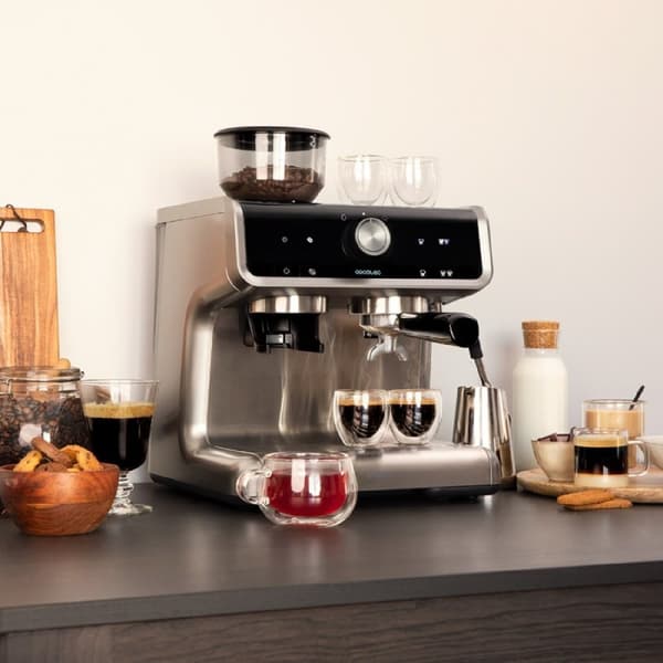 Cecotec 20-bar espresso coffee machine with coffee tank.