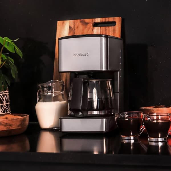 Cecotec Drip-coffee machine for 6 cups, with stainless-steel finish and aroma enhancer.