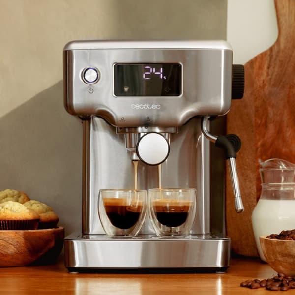 Cecotec 20 bar Barista coffee maker with thermoblock and digital display.