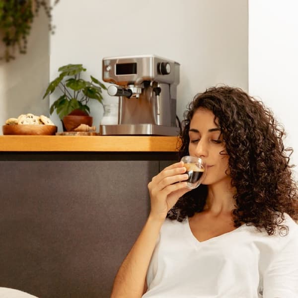 Cecotec 20 bar Barista coffee maker with thermoblock and digital display.