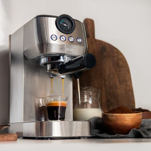 Cecotec 20-bar espresso coffee machine with thermoblock, pressure gauge and steam tube.