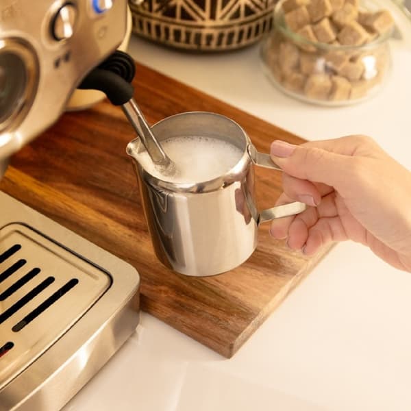 Cecotec Barista coffee machine with 20 bar, pressure gauge and thermoblock.