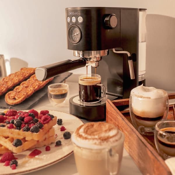 Cecotec 20-bar espresso coffee machine with thermoblock, pressure gauge and steamer.