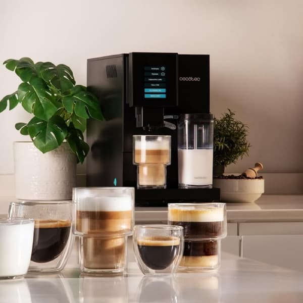 Cecotec Compact 19 bar super-automatic coffee machine with milk tank and Thermoblock system.