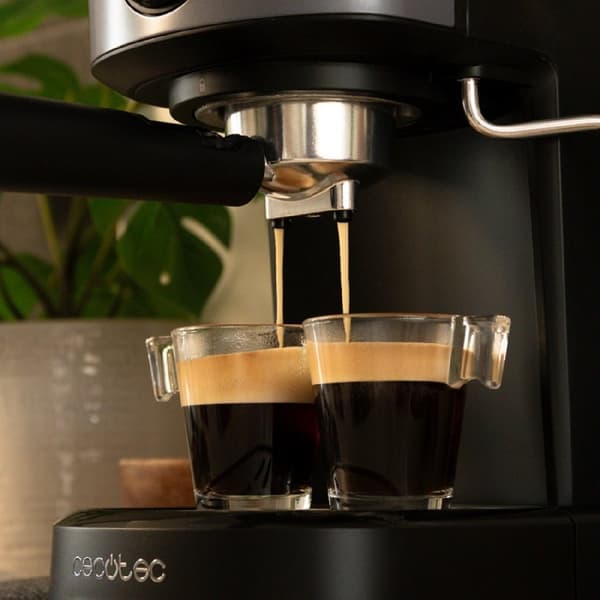Cecotec Digital 20-bar espresso coffee machine with steerable steam tube.