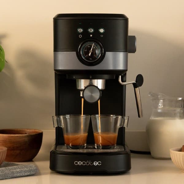 Cecotec Digital 20-bar espresso coffee machine with steerable steam tube.