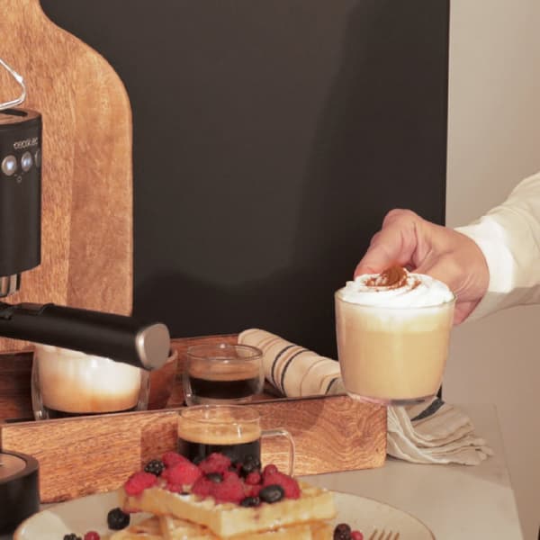 Cecotec 20-bar espresso coffee machine with thermoblock and steam tube.