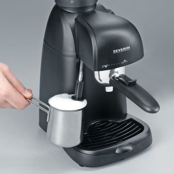 SEVERIN KA5978 Espressobryggare, Ånga för mjölkskum, liten espressomaskin, 4 koppar kaffemaskin, 3,5 bars pump, svart