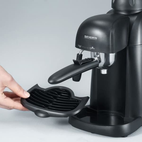SEVERIN KA5978 Espressobryggare, Ånga för mjölkskum, liten espressomaskin, 4 koppar kaffemaskin, 3,5 bars pump, svart